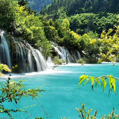 Best Time to Visit Jiuzhaigou for Minimal Bugs